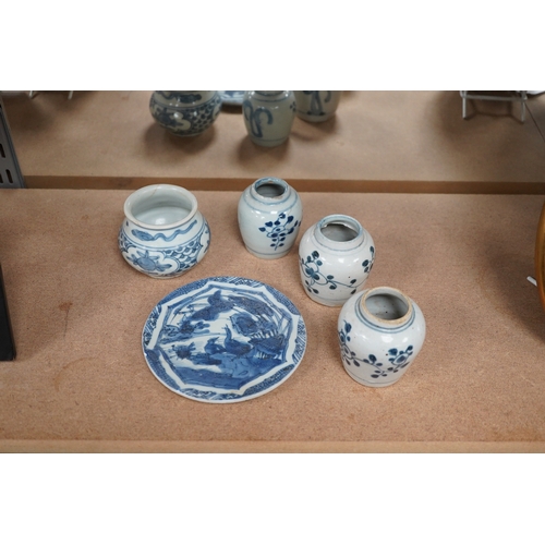 1405 - Three Chinese blue and white jars and a dish centre, late Ming dynasty, largest 13cm in diameter. Co... 