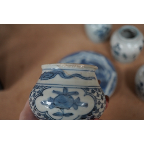 1405 - Three Chinese blue and white jars and a dish centre, late Ming dynasty, largest 13cm in diameter. Co... 