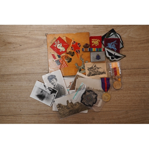 1409 - A quantity of various military ephemera to include a Coldstream guards matchbox holder, buttons, bad... 