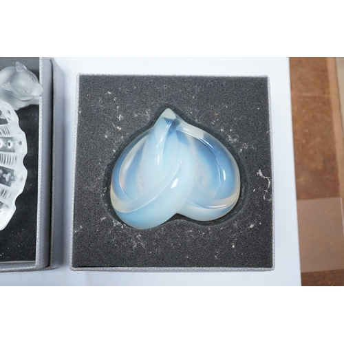 1431 - Three items of modern Lalique glass comprising paperweight in the form of a heart, shell dish and mo... 