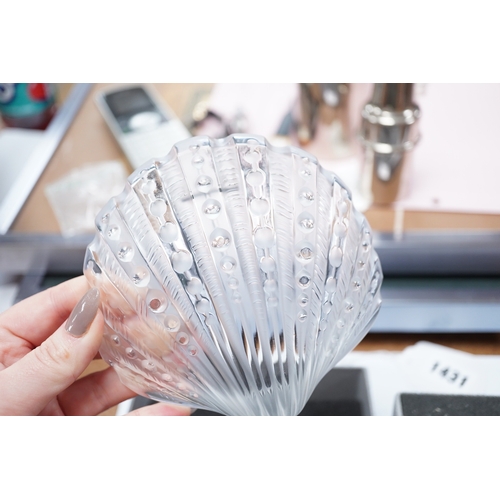 1431 - Three items of modern Lalique glass comprising paperweight in the form of a heart, shell dish and mo... 