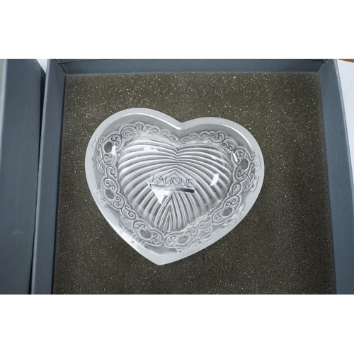 1433 - Two modern Lalique glass pin dishes in the form of hearts, largest 11cm wide. Condition - good... 