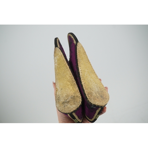 1530 - Four pairs of late 19th / early 20th Chinese ladies bound foot shoes, made in various coloured silks... 