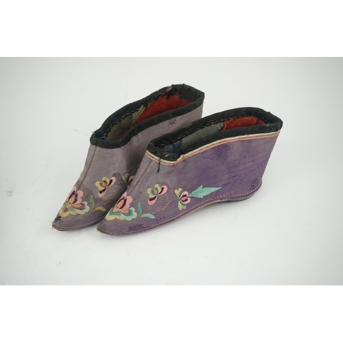 1530 - Four pairs of late 19th / early 20th Chinese ladies bound foot shoes, made in various coloured silks... 