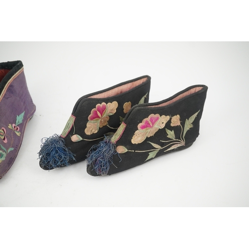 1530 - Four pairs of late 19th / early 20th Chinese ladies bound foot shoes, made in various coloured silks... 