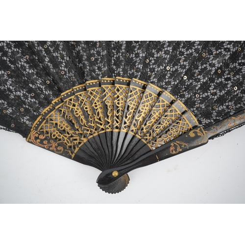 1539 - Three novelty fans with a mixed Brussels lace fan and black lace fan, a small language of love in fl... 