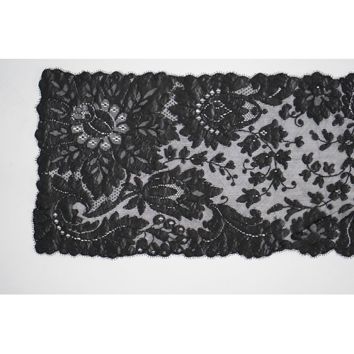 1541 - A collection of mixed machine lace: a black lace stole, two black veils, a sample of Japanese brocad... 