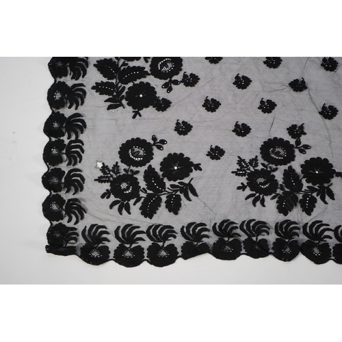 1541 - A collection of mixed machine lace: a black lace stole, two black veils, a sample of Japanese brocad... 