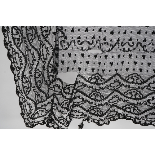 1541 - A collection of mixed machine lace: a black lace stole, two black veils, a sample of Japanese brocad... 