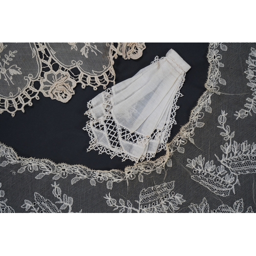 1542 - A variety of 19th and 20th century cream lace, being mixed hand and machine collars, lappets, trimmi... 