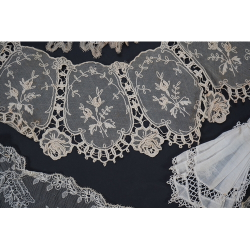 1542 - A variety of 19th and 20th century cream lace, being mixed hand and machine collars, lappets, trimmi... 