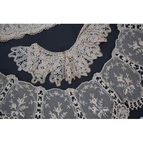 1542 - A variety of 19th and 20th century cream lace, being mixed hand and machine collars, lappets, trimmi... 