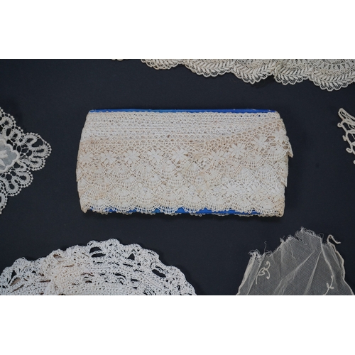 1542 - A variety of 19th and 20th century cream lace, being mixed hand and machine collars, lappets, trimmi... 