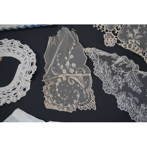 1542 - A variety of 19th and 20th century cream lace, being mixed hand and machine collars, lappets, trimmi... 