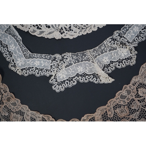 1542 - A variety of 19th and 20th century cream lace, being mixed hand and machine collars, lappets, trimmi... 