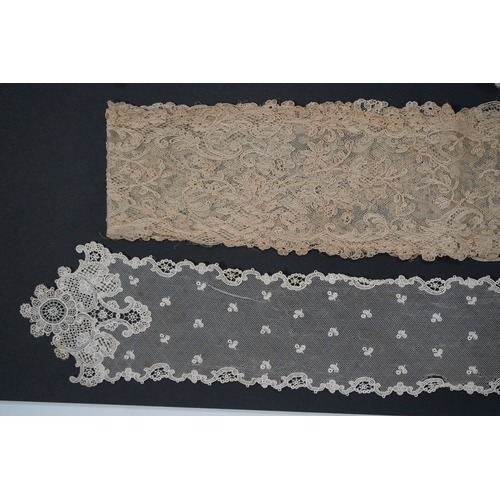 1542 - A variety of 19th and 20th century cream lace, being mixed hand and machine collars, lappets, trimmi... 