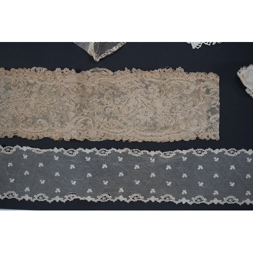 1542 - A variety of 19th and 20th century cream lace, being mixed hand and machine collars, lappets, trimmi... 