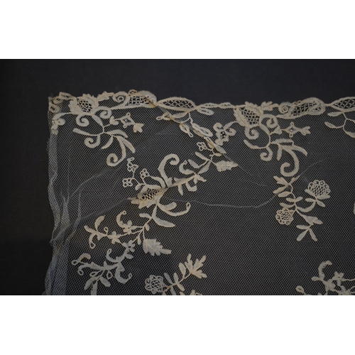 1547 - A 19th century five yard flounce of Brussels bobbin appliqué lace applied onto fine machine net, wor... 