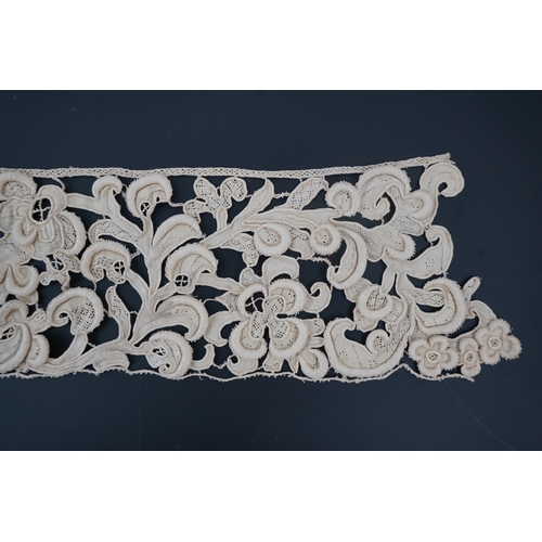 1550 - A length of 1660-1670 Italian Venetian Gros Point needle lace, this heavy needle lace was made with ... 