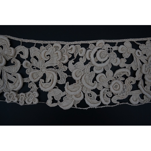 1550 - A length of 1660-1670 Italian Venetian Gros Point needle lace, this heavy needle lace was made with ... 