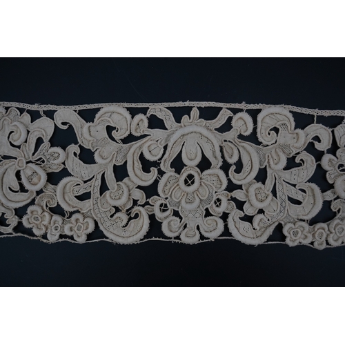 1550 - A length of 1660-1670 Italian Venetian Gros Point needle lace, this heavy needle lace was made with ... 