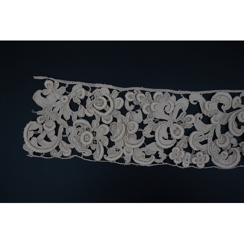 1550 - A length of 1660-1670 Italian Venetian Gros Point needle lace, this heavy needle lace was made with ... 