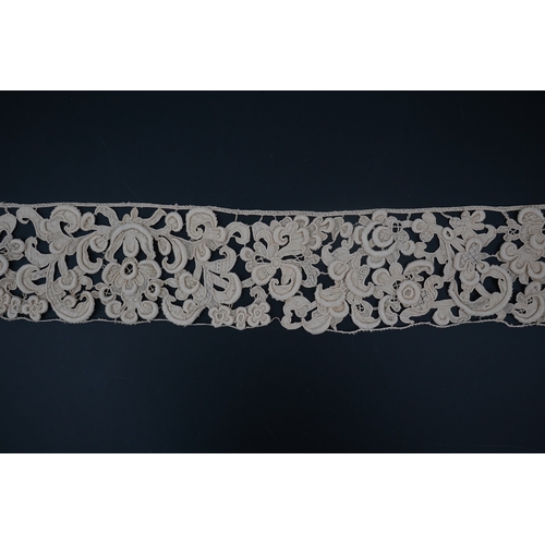 1550 - A length of 1660-1670 Italian Venetian Gros Point needle lace, this heavy needle lace was made with ... 