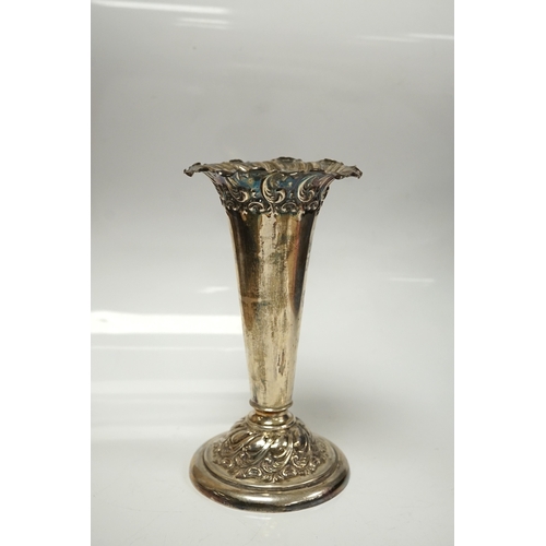 1842 - A late Victorian silver mounted horn beaker, Mappin & Webb, Sheffield, 1896, 10.6cm, a.f. a similar ... 