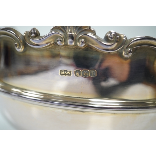 1851 - An Elizabeth II silver rose bowl, by Mappin & Webb, Sheffield, 1969, diameter 15.6cm, 12.1oz. Condit... 