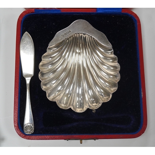 1860 - A George V Brittania standard silver two handled cup, Thomas Bradbury & Sons, Sheffield, 1922, heigh... 