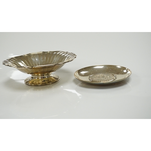 1868 - A pair of 1970's Brittania standard silver Prussian eagle inset commemorative trinket dishes, 96mm a... 