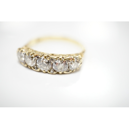 1909 - An early 20th century 18ct and graduated five stone diamond set half hoop ring, with rose cut diamon... 