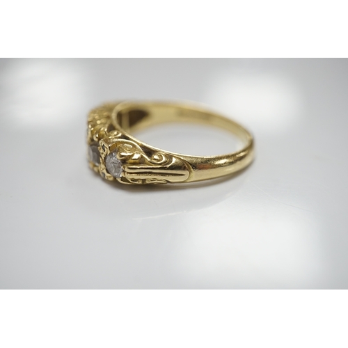 1910 - A modern Victorian style 18ct gold and graduated five stone diamond set half hoop ring, with rose se... 