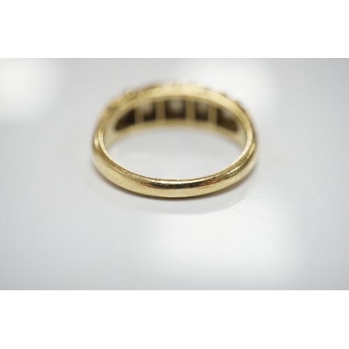 1910 - A modern Victorian style 18ct gold and graduated five stone diamond set half hoop ring, with rose se... 