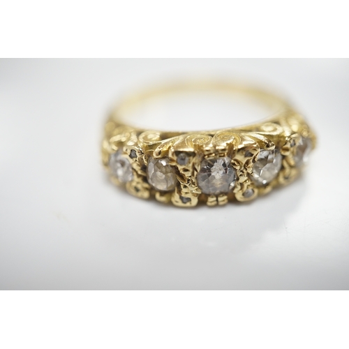 1910 - A modern Victorian style 18ct gold and graduated five stone diamond set half hoop ring, with rose se... 