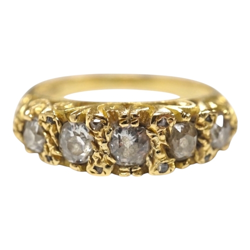 1910 - A modern Victorian style 18ct gold and graduated five stone diamond set half hoop ring, with rose se... 