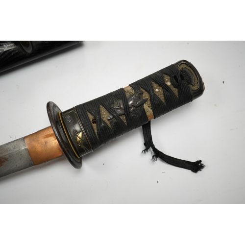 270 - A Japanese tanto dagger, blade 26.8cm, unsigned, suriage, copper tsuba, tape bound tsuka, shakudo fu... 