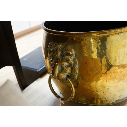 410 - A large Victorian brass log bucket with lions head handles and paw feet, 50cm in diameter. Condition... 