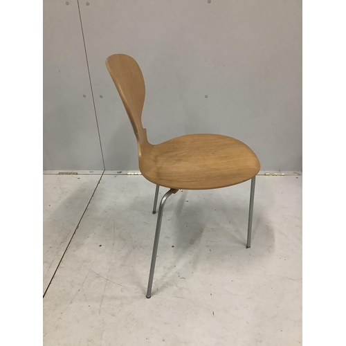 45 - Original Ant design by Arne Jacobsen for Fritz Hansen in 1952.  A set of four chairs, width 41cm, de... 