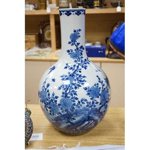 483 - A large Chinese blue and white bottle vase, 46cms high. Condition - good