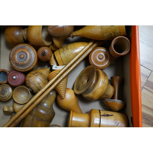 594 - A large collection of mixed treen 19th and 20th century boxes and miscellaneous items, gun barrel cl... 