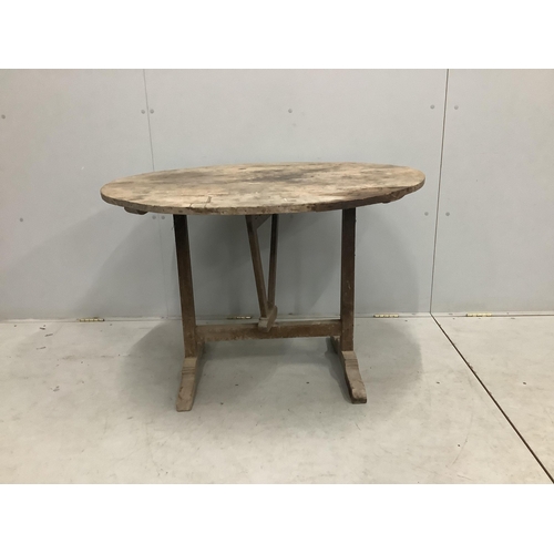 73 - A 19th century French Vendange table, diameter 99cm, height 69cm. Condition - poor