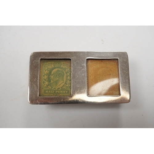 832 - An Edwardian silver twin compartment stamp case, Deakin & Francis, Birmingham, 1902, 61mm. Condition... 