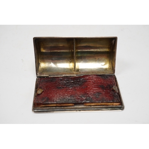 832 - An Edwardian silver twin compartment stamp case, Deakin & Francis, Birmingham, 1902, 61mm. Condition... 