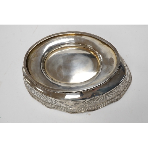 844 - An Edwardian pierced silver oval  bowl, Nathan & Hayes, Chester, 1908, 23.6cm, 11.8oz. Condition - p... 