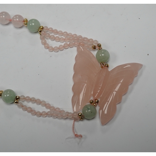 910 - A recent rose quartz bead necklace, with central rose quartz butterfly and yellow metal and green qu... 