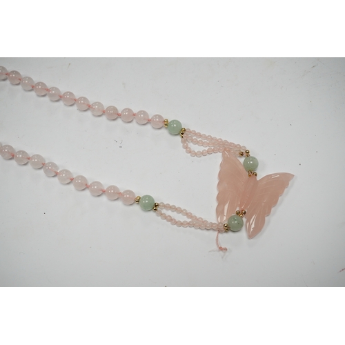 910 - A recent rose quartz bead necklace, with central rose quartz butterfly and yellow metal and green qu... 