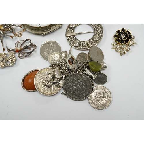 924 - Assorted jewellery etc. including a silver bangle, a white metal Celtic style brooch and a Weir & So... 