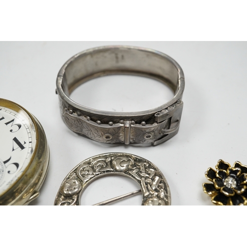 924 - Assorted jewellery etc. including a silver bangle, a white metal Celtic style brooch and a Weir & So... 