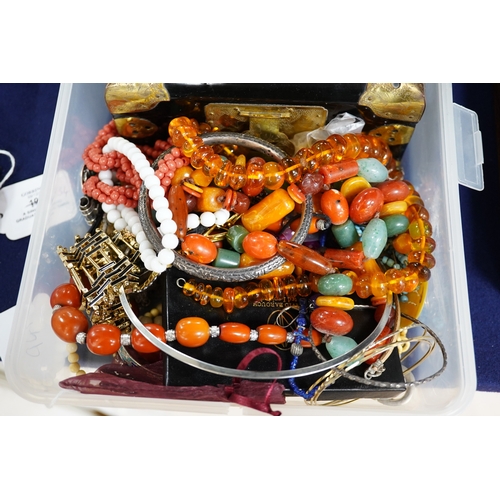 941 - A quantity of assorted jewellery and other items including costume, amber necklace, silver ring, 925... 